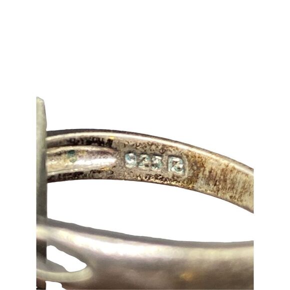 Sterling silver 925 pale blue round topaz and flanked by two small CZs ring 7.5 - Picture 8 of 13